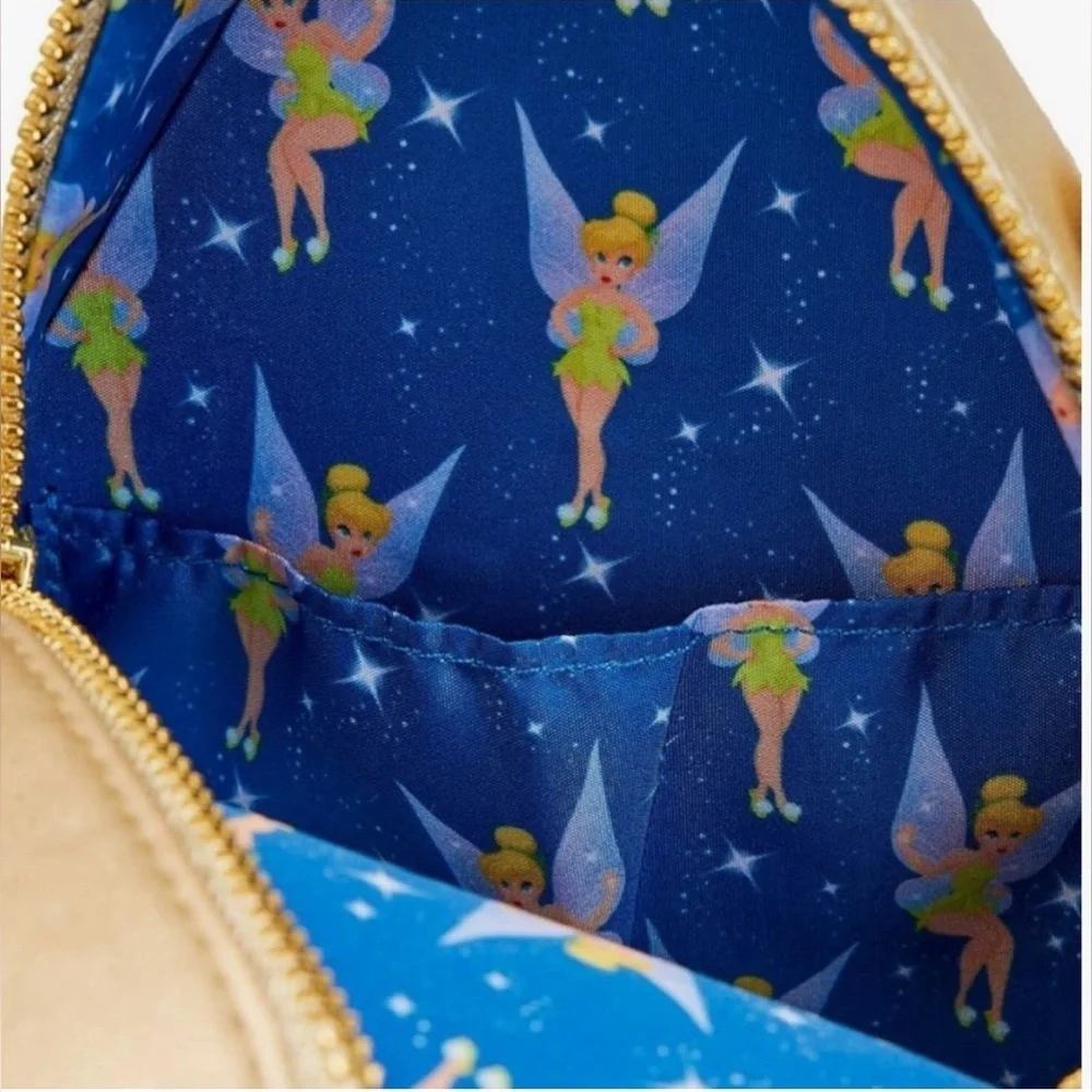 Tinker Bell Figural Lantern shaped purse by loungefly . A fun Disney accessory
